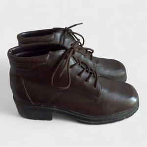 1101 10/$50🏄🏻‍♀️ Liz Cole Leather Lace Up Boots